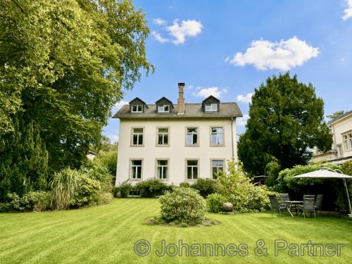 Hausansicht aus dem Garten