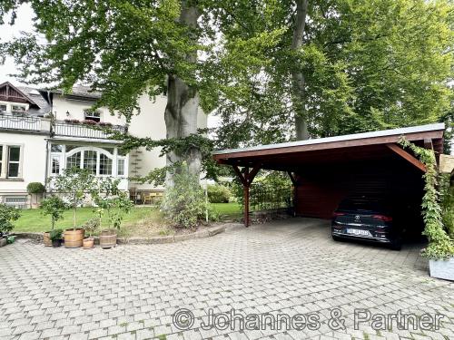 großer Doppel-Carport
